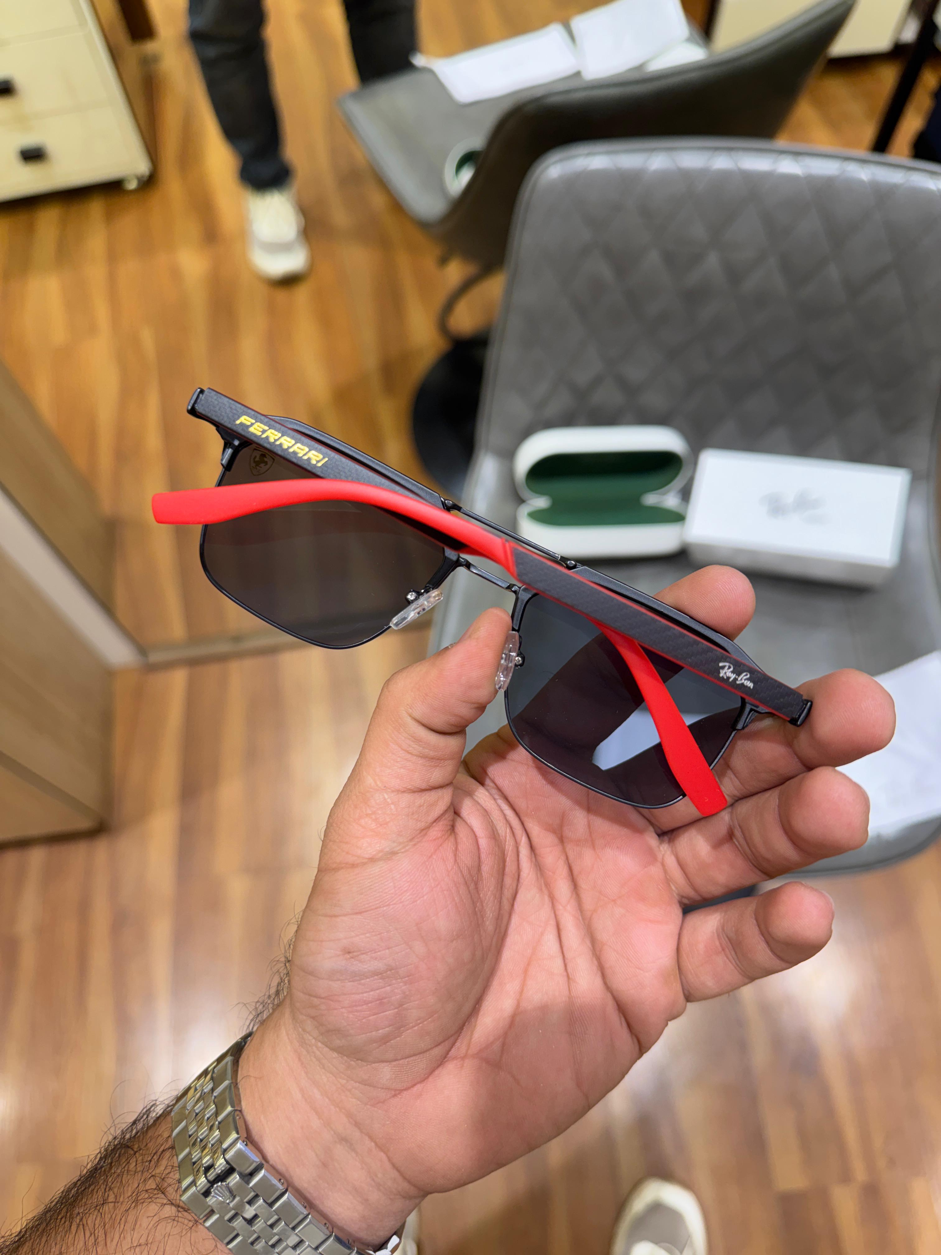 RB 04 black red