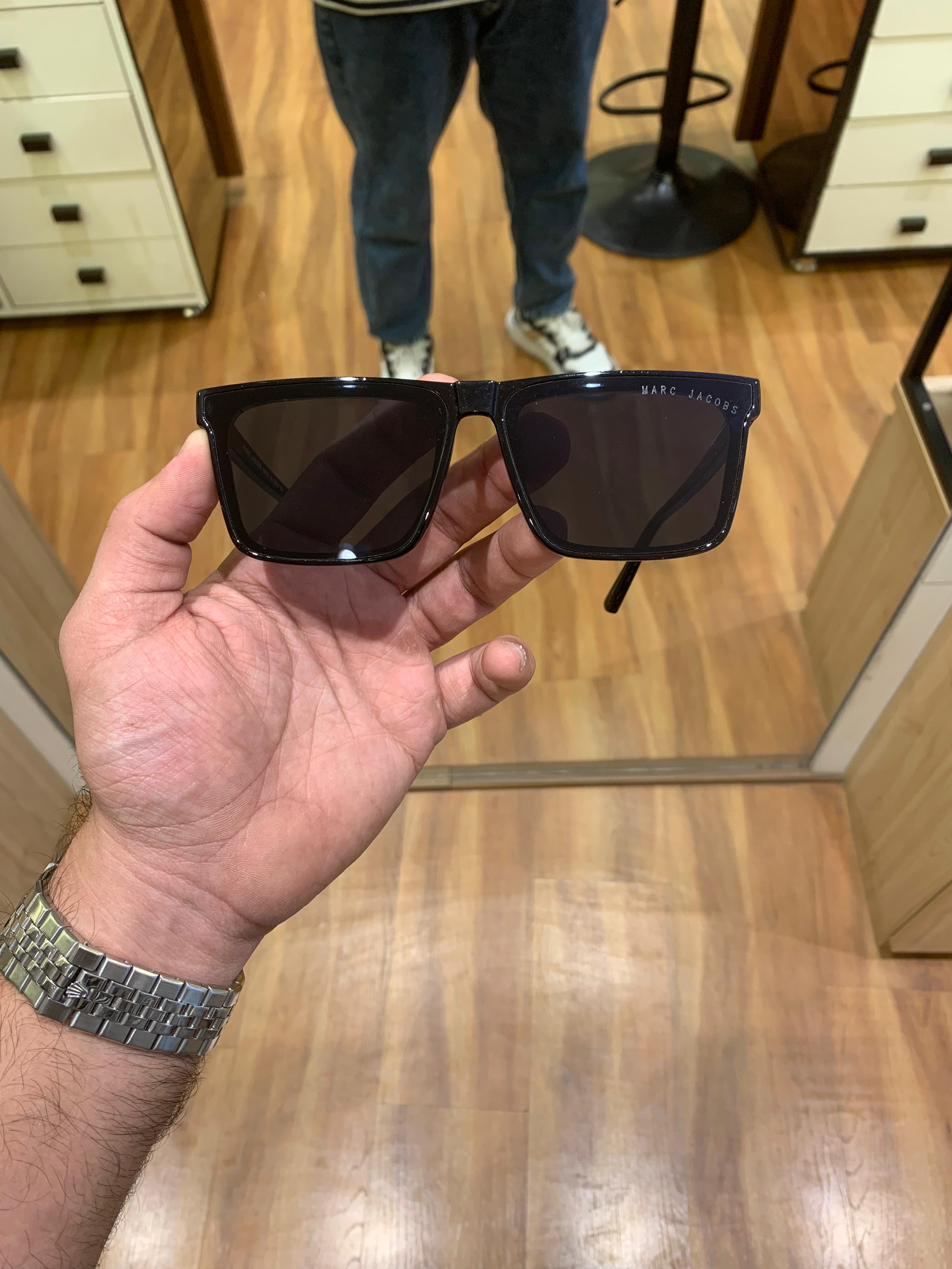 marc squre full black
