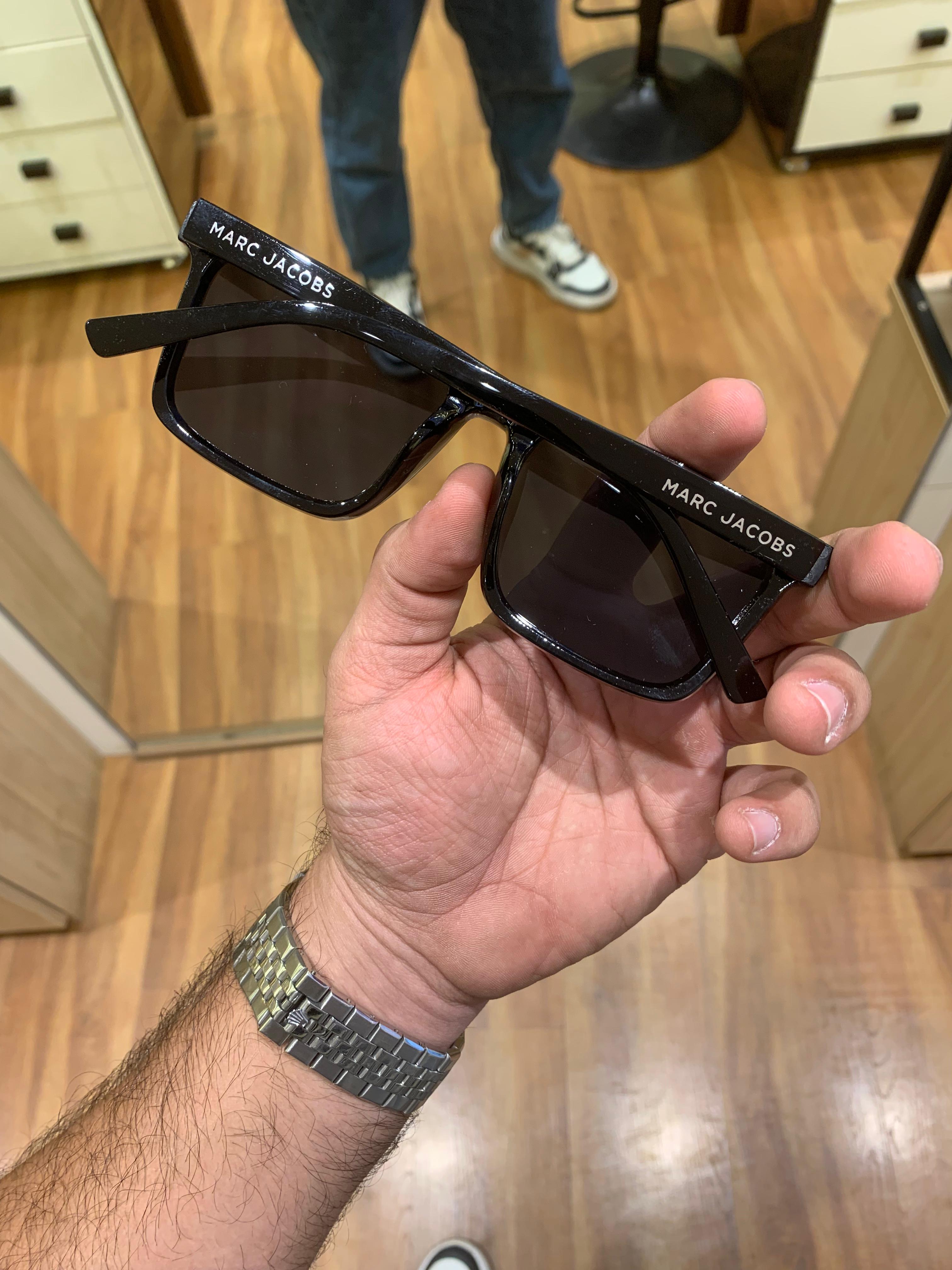 marc squre full black