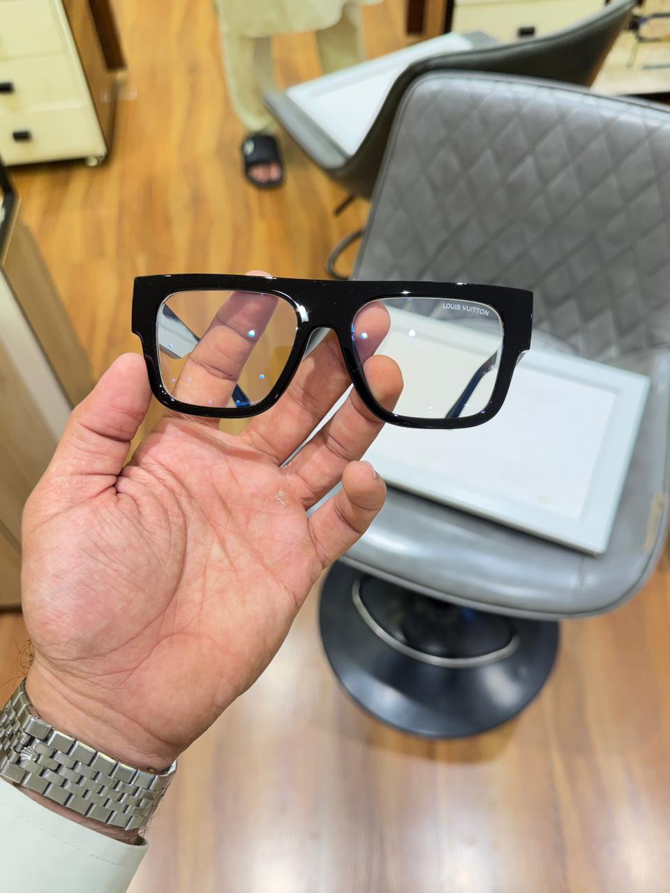 LV 6026 black plano