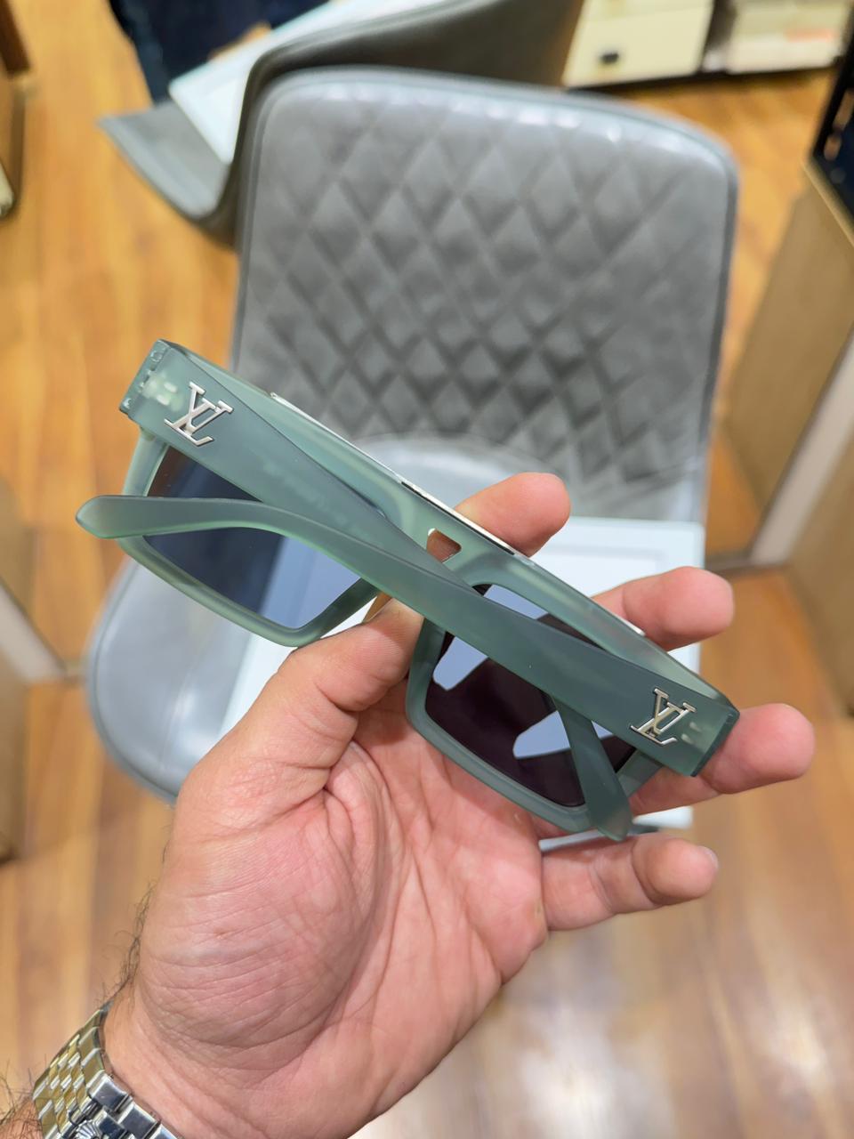 LV 1984 matt green